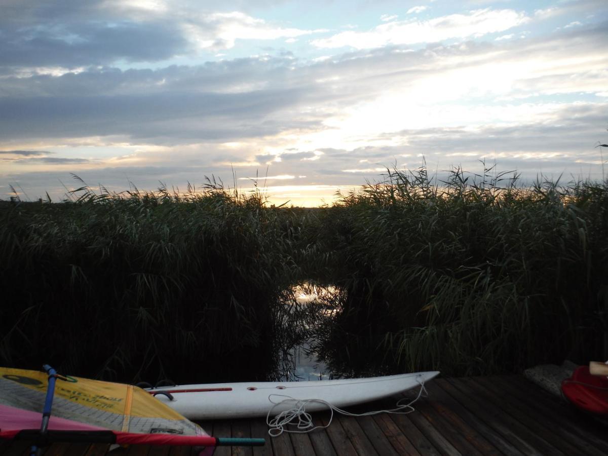 Pfahlbau Sunset I Toplage Elektroboot Inklusive ルスト エクステリア 写真