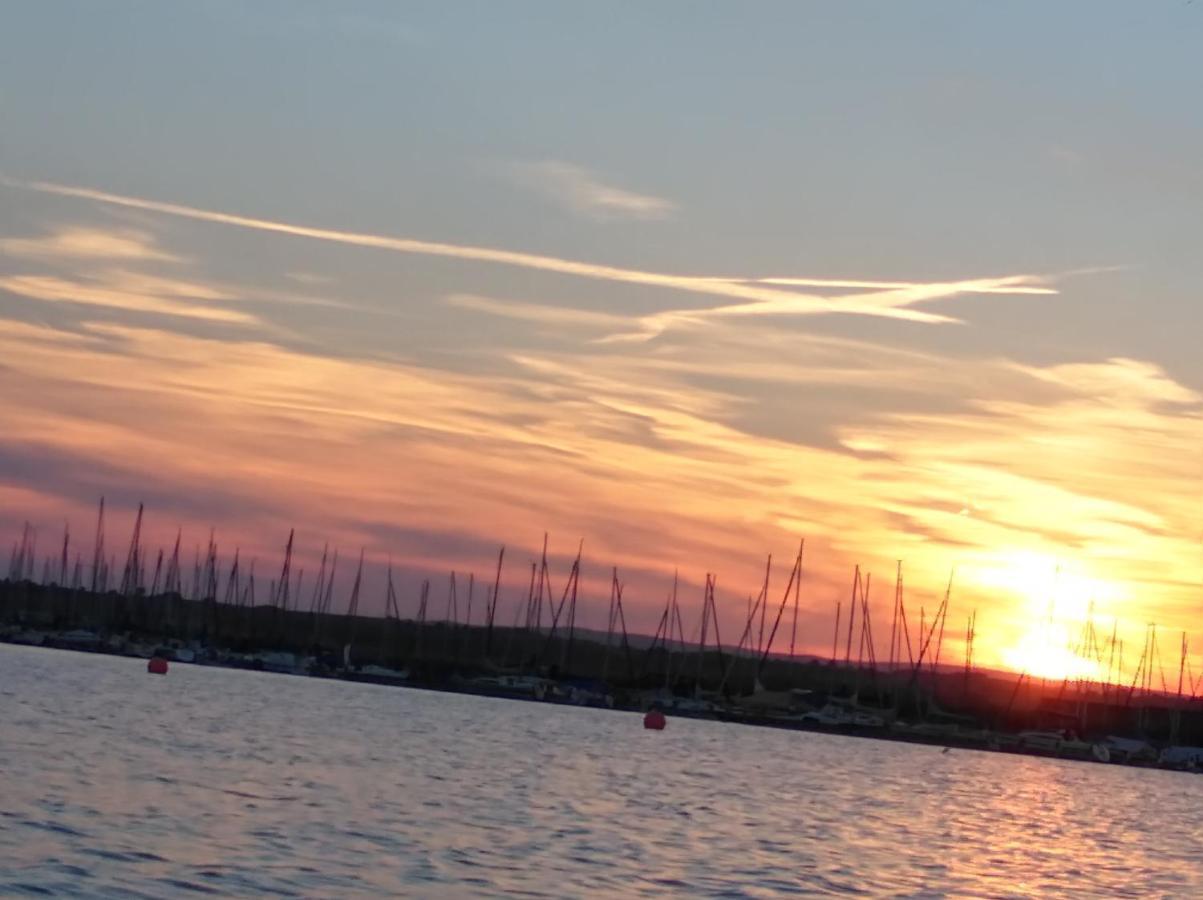 Pfahlbau Sunset I Toplage Elektroboot Inklusive ルスト エクステリア 写真